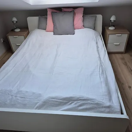 Pod Platanami Apartment *